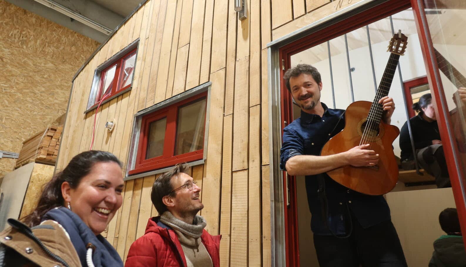 Le Dauphiné Libéré : concert de Franz Velliet dans notre tiny-house !